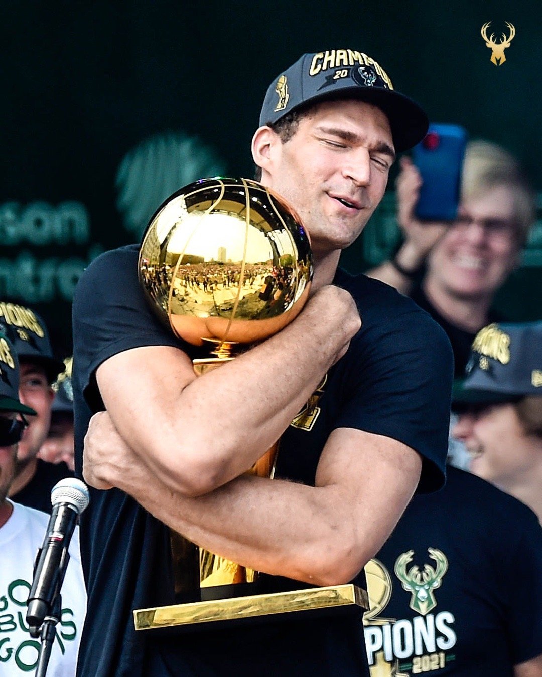 开云体验APP官网入口-包含密尔沃基雄鹿今夜临场应变摩纳哥复出首秀备战西甲，加时末段洛杉矶湖人调整名单以备欧冠直接炸裂的词条